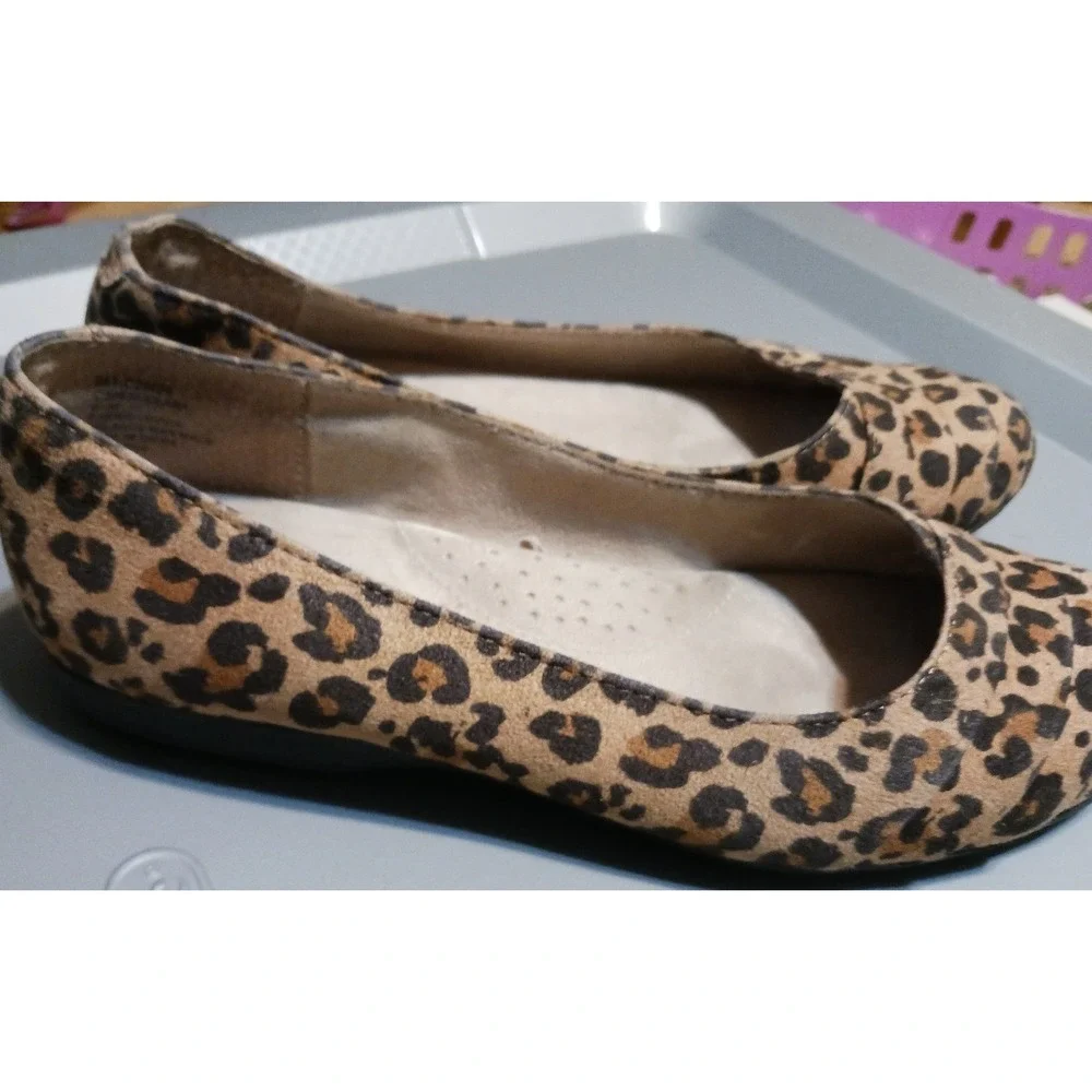 Cliffs by White Mountain Clara Leopard Print Loafer Ballet‎ Flats, Size 6.5
